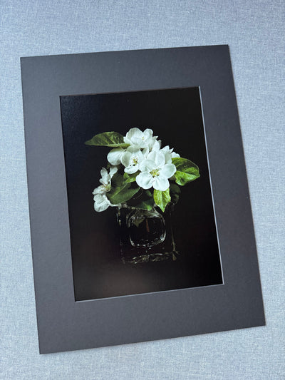 Gałązka kwitnącej jabłoni w kryształowym kałamarzu - Alike Pottery Studio