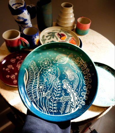 Malowanie i zdobienie talerzy w technice Sgraffito - Alike Pottery Studio
